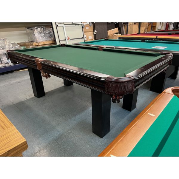 Table de billard fini Noir et Noyer démonstrateur de plancher Majestic Pinnacle 7 pieds Code : TABLE420MAJ7P
Fabriqué en bois massif Nord Américain et Européen avec ardoise naturelle 3/4 pouces, poches en cuir véritable et tapis couleur vert Simonis.  
