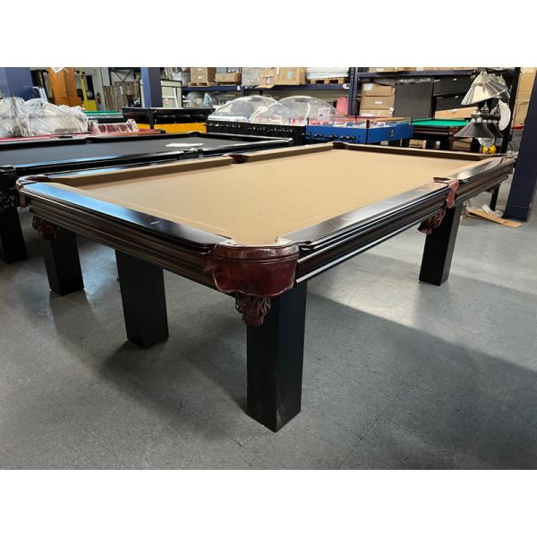 Table de billard Majestic Orleans 8 pieds Démonstrateur de plancher fini Acajou et Noir munie d'ardoise 3/4 pouces Code : TABLE431MAJ8P
Fabriquée au Canada en bois massif Nord Américain et bois d'ingénierie, une ardoise naturelle de 3/4 de pouces et poch