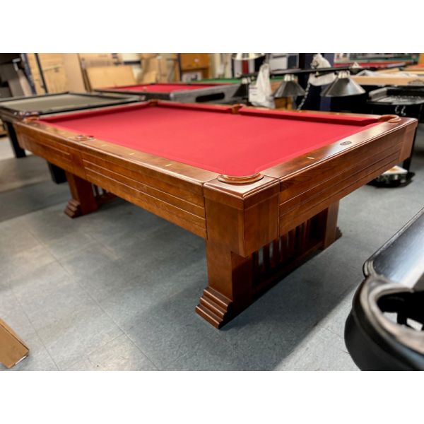 Table de billard Bellagio 8 pieds avec pattes de style Craftsman et Art Deco Code : TABLE440BEL8P
Fabriquée en combinaison de bois massif, plaqué et bois d'ingénierie ce superbe modèle est intemporelle. 